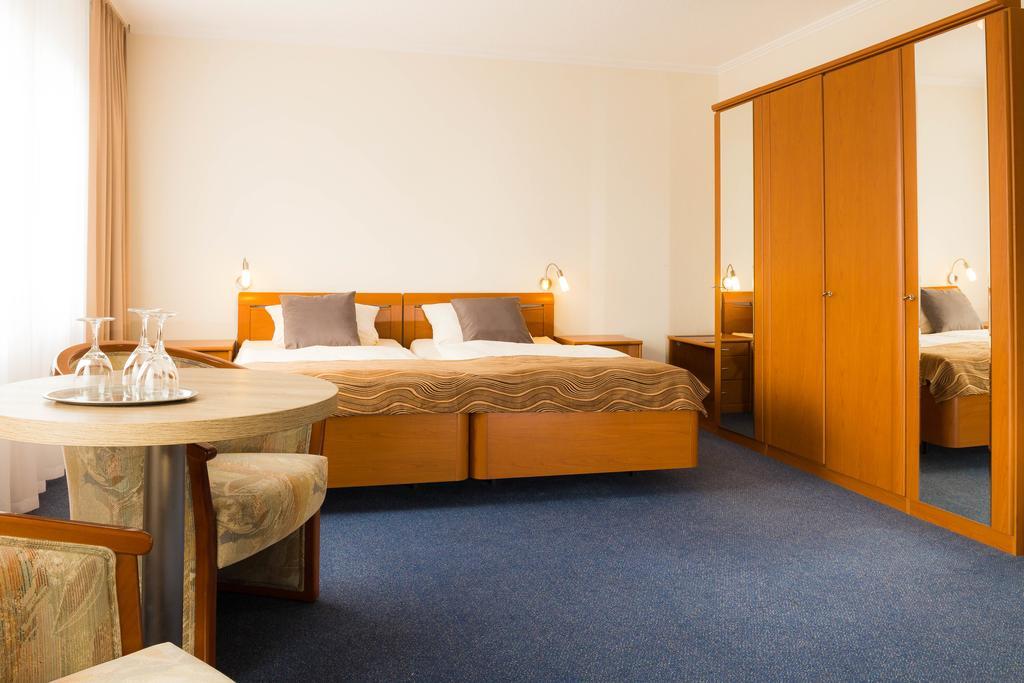 Strand Hotel Nordsee, Hotel Deichlaeufer Tossens Exterior photo