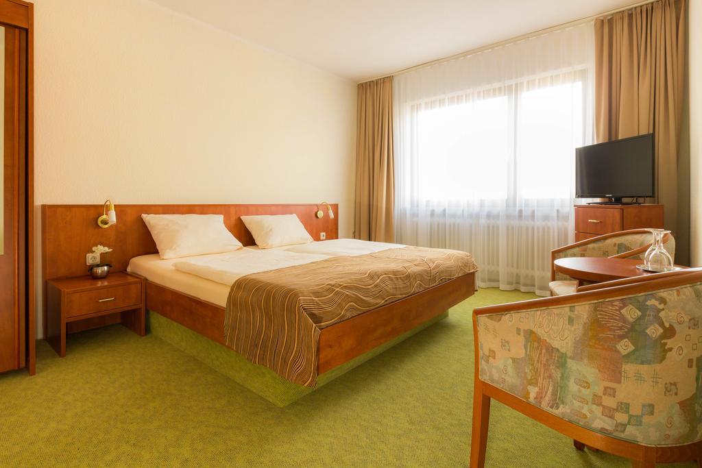 Strand Hotel Nordsee, Hotel Deichlaeufer Tossens Exterior photo